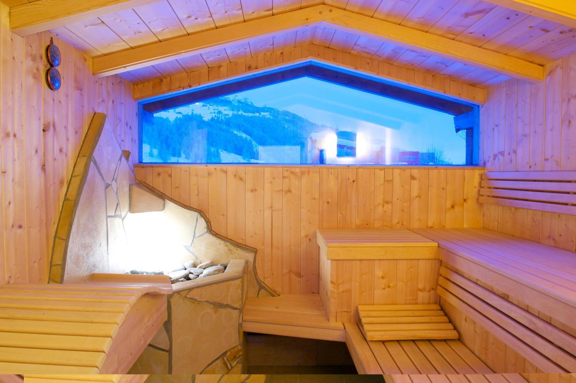 Simone'S Platzerl - Inklusive Taeglichem Freien Eintritt Tauern Spa - Nur 5 Gehminuten, Sommerkarte, Privatem Garten Mit Schwimmteich, Grill Und Saunabereich Kaprun Exterior photo