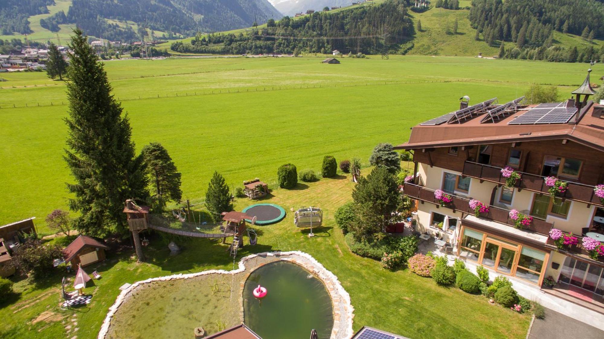 Simone'S Platzerl - Inklusive Taeglichem Freien Eintritt Tauern Spa - Nur 5 Gehminuten, Sommerkarte, Privatem Garten Mit Schwimmteich, Grill Und Saunabereich Kaprun Exterior photo