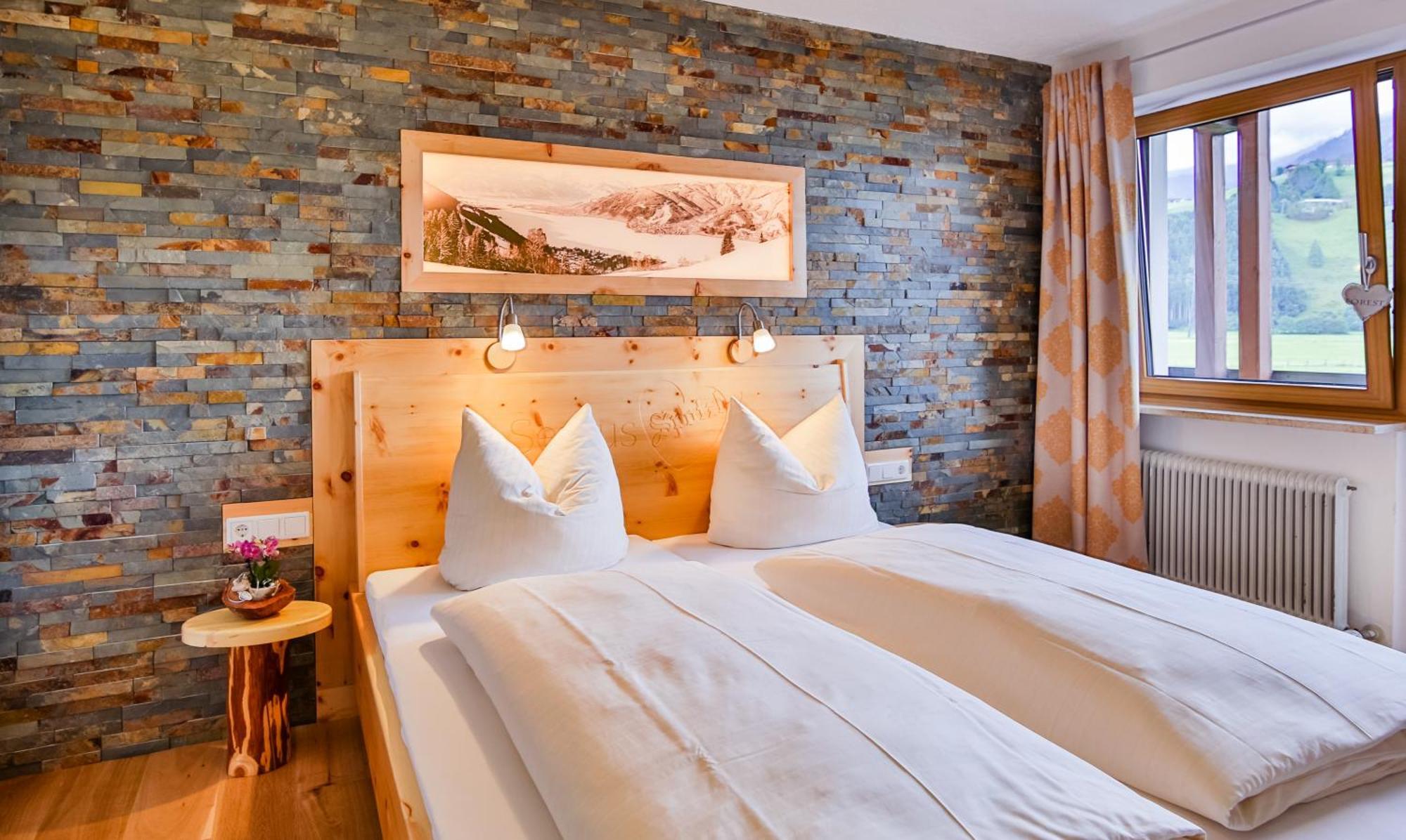 Simone'S Platzerl - Inklusive Taeglichem Freien Eintritt Tauern Spa - Nur 5 Gehminuten, Sommerkarte, Privatem Garten Mit Schwimmteich, Grill Und Saunabereich Kaprun Exterior photo