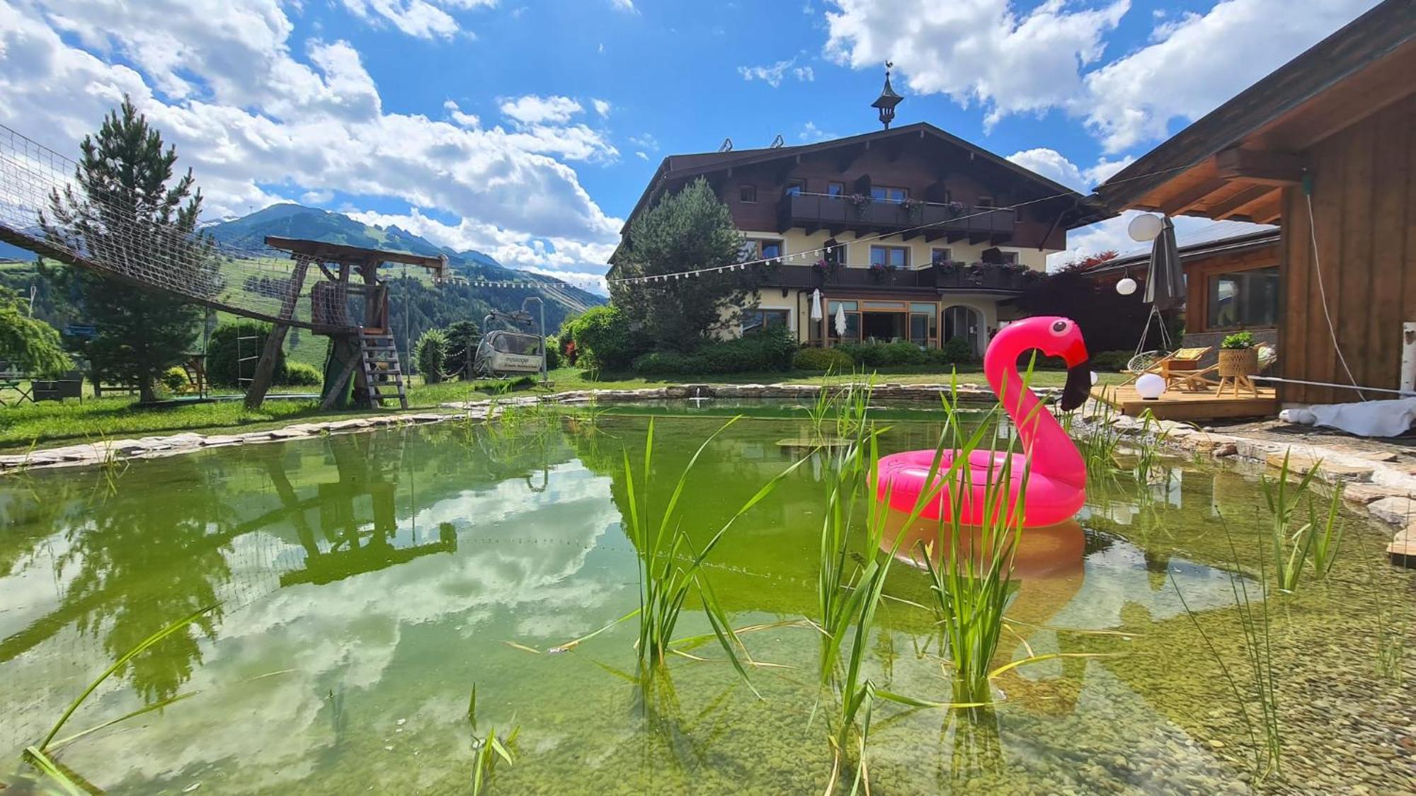 Simone'S Platzerl - Inklusive Taeglichem Freien Eintritt Tauern Spa - Nur 5 Gehminuten, Sommerkarte, Privatem Garten Mit Schwimmteich, Grill Und Saunabereich Kaprun Exterior photo