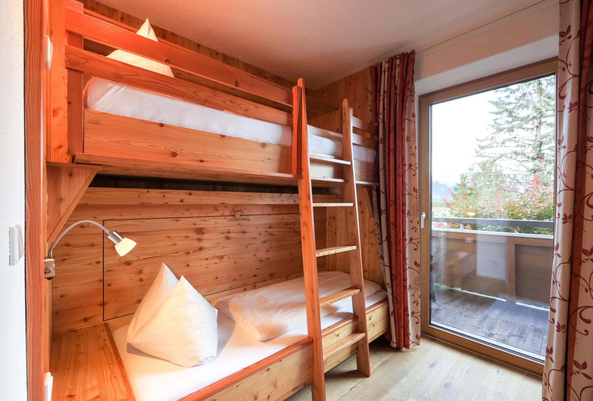 Simone'S Platzerl - Inklusive Taeglichem Freien Eintritt Tauern Spa - Nur 5 Gehminuten, Sommerkarte, Privatem Garten Mit Schwimmteich, Grill Und Saunabereich Kaprun Exterior photo