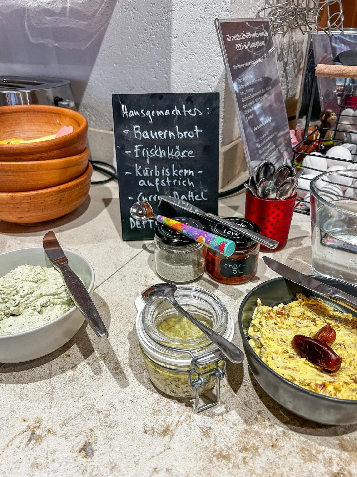 Simone'S Platzerl - Inklusive Taeglichem Freien Eintritt Tauern Spa - Nur 5 Gehminuten, Sommerkarte, Privatem Garten Mit Schwimmteich, Grill Und Saunabereich Kaprun Exterior photo
