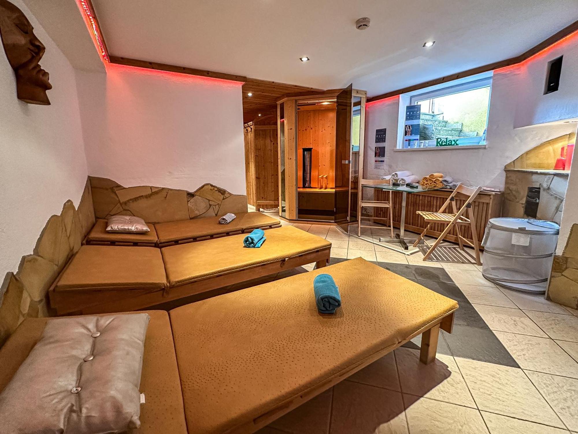 Simone'S Platzerl - Inklusive Taeglichem Freien Eintritt Tauern Spa - Nur 5 Gehminuten, Sommerkarte, Privatem Garten Mit Schwimmteich, Grill Und Saunabereich Kaprun Exterior photo