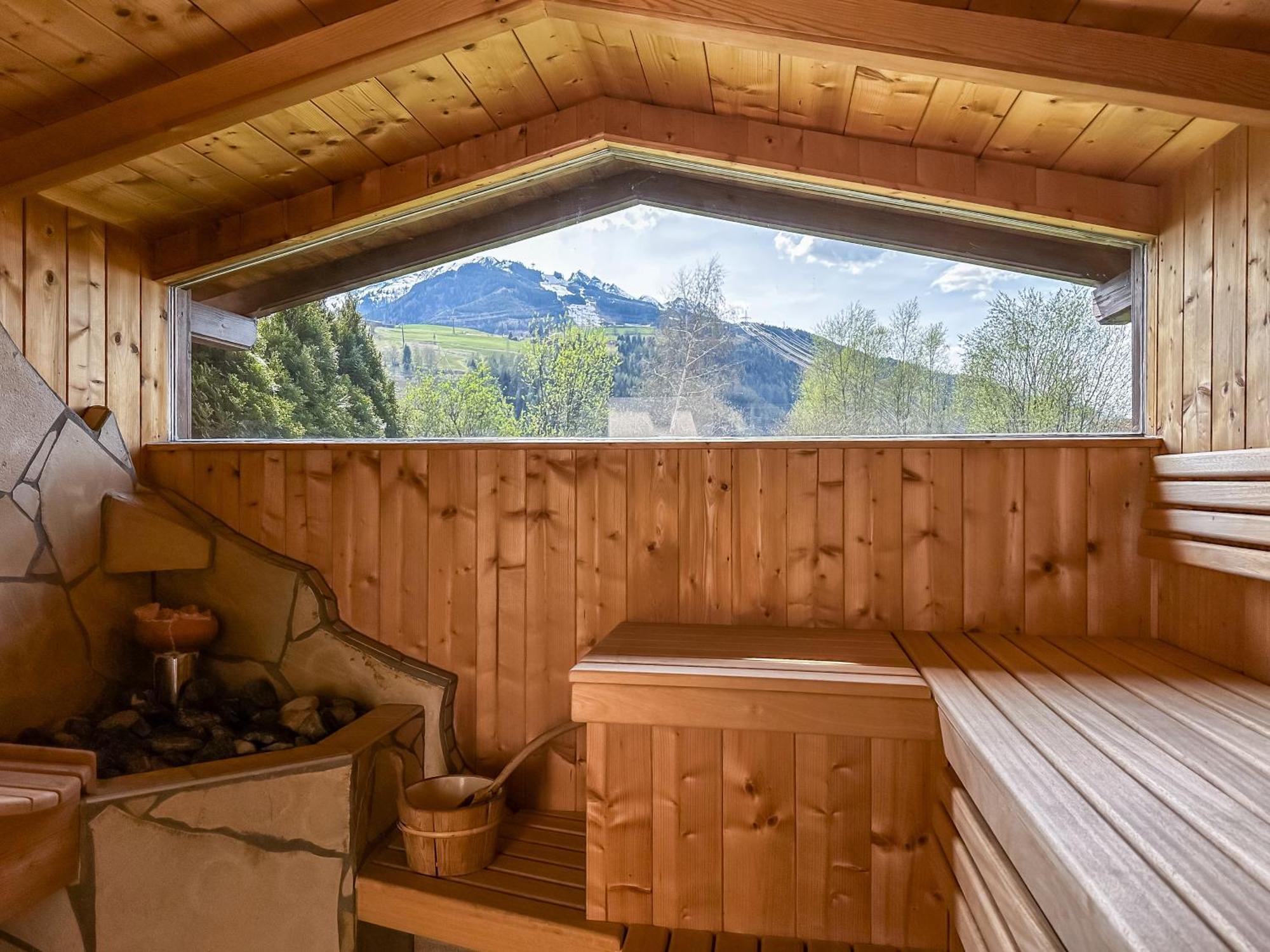 Simone'S Platzerl - Inklusive Taeglichem Freien Eintritt Tauern Spa - Nur 5 Gehminuten, Sommerkarte, Privatem Garten Mit Schwimmteich, Grill Und Saunabereich Kaprun Exterior photo