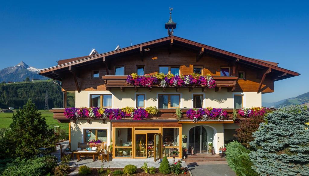Simone'S Platzerl - Inklusive Taeglichem Freien Eintritt Tauern Spa - Nur 5 Gehminuten, Sommerkarte, Privatem Garten Mit Schwimmteich, Grill Und Saunabereich Kaprun Room photo